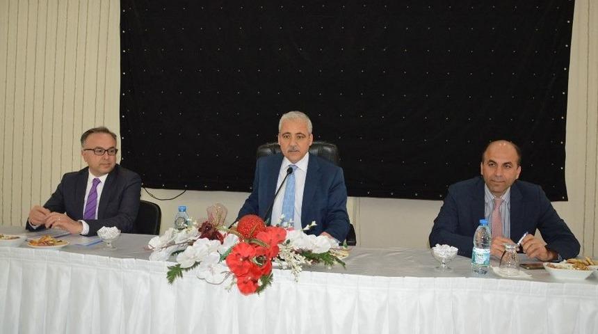 Vali G&uuml;ven&ccedil;er Saruhanlı&rsquo;da Muhtarları Dinledi