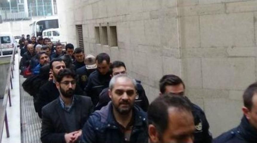 Bursa&rsquo;Da Fet&ouml;&rsquo;Den G&ouml;zaltına Alınan 26 Eski Polis Adliyede