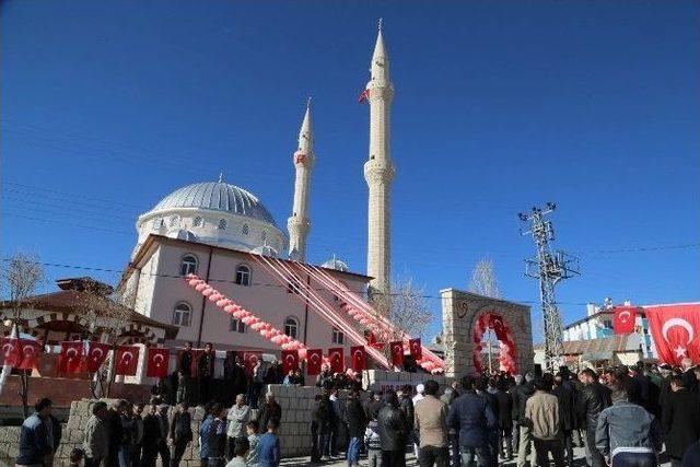 Baharözü Merkez Cemal Ve Mukaddem Camii İbadete Açıldı