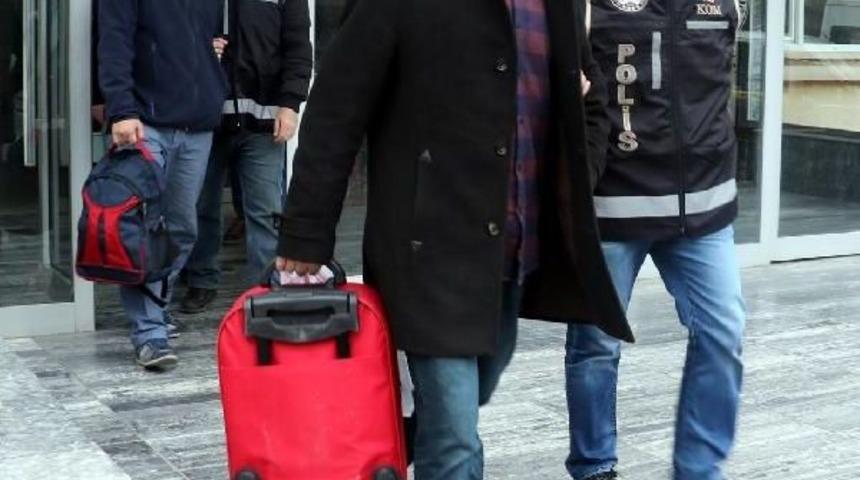 Bylock Kullandıkları &Ouml;ne S&uuml;r&uuml;len 5 &Ouml;ğretmen Adliyeye Sevk Edildi