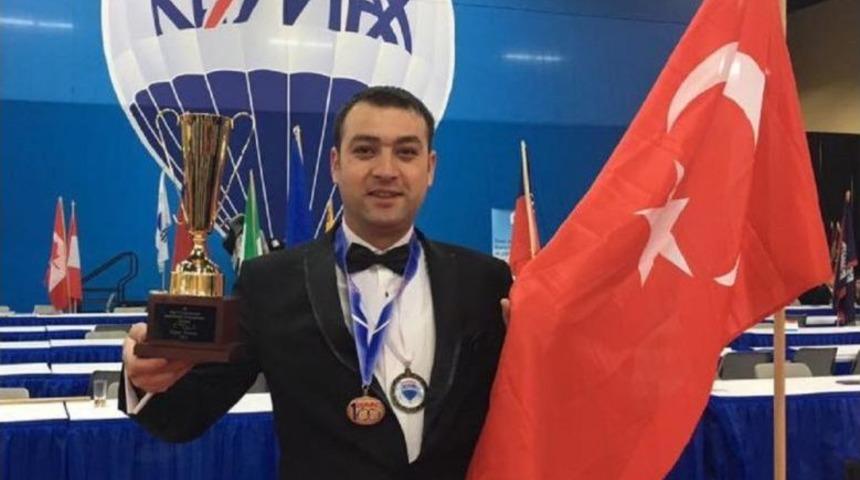 Uğur Tosun, Doğum G&uuml;n&uuml;nde 4 &Ouml;d&uuml;l Birden Aldı