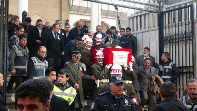 Ailesi 53 Yıl Önce Kıbrıs'ta Katledilen Tabip Tuğgeneral Nihat İlhan, Elazığ'da Son Yolculuğuna Uğurlandı