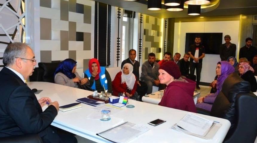 Başkan Kutlu Vatandaşı Ağırladı Dertlerini Dinledi