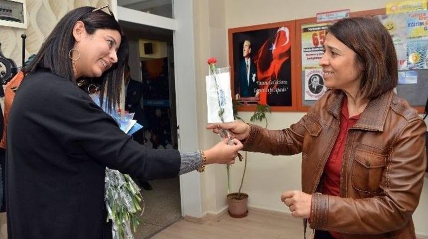 B&uuml;y&uuml;kşehir&rsquo;den &Ouml;ğretmenlere Karanfil