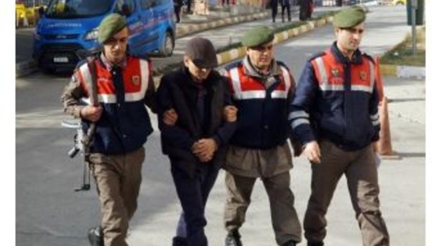 Firari G&ouml;&ccedil;men Ka&ccedil;ak&ccedil;ısı Yol Kontrol&uuml;nde Yakalandı