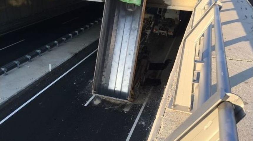 Dorseyi A&ccedil;ık Unuttu, &Uuml;st Ge&ccedil;ide Takıldı