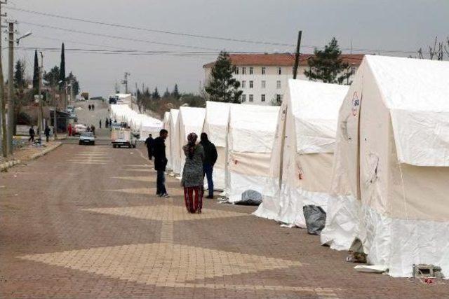 Gece Artçılarla Sarsılan Samsat'ta, Deprem Korkusu Sürüyor (2)