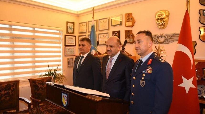 Milli Savunma Bakanı Fikri Işık’tan Mümbiç Açıklaması: