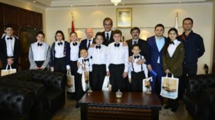 Öğrencilerden Rektör Özer’e Teşekkür Ziyareti