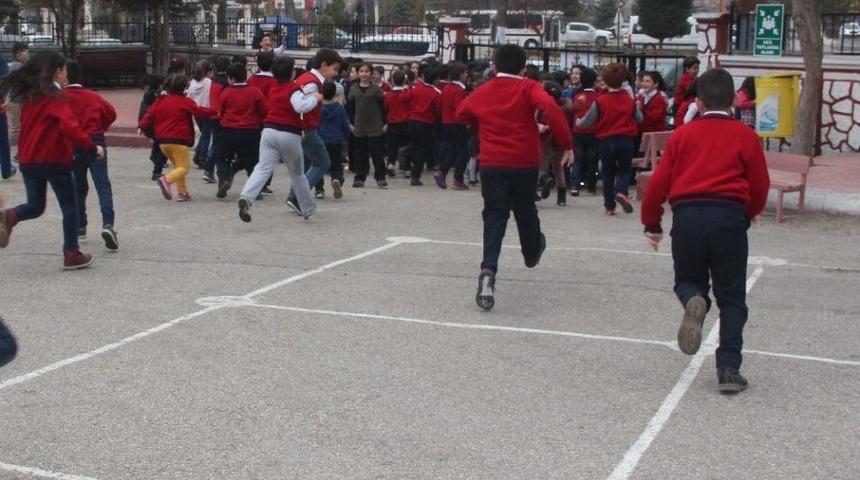 &Ouml;ğrenciler, Deprem Tatbikatı Yaptı