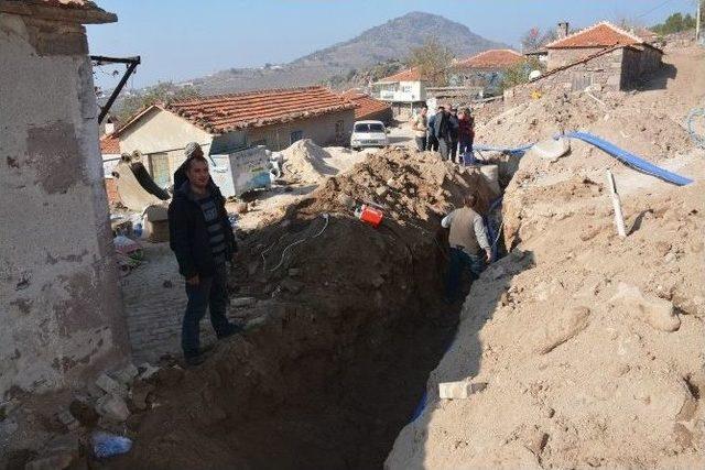 Örselli’de İçme Suyu Hattı Yenileme Çalışmaları