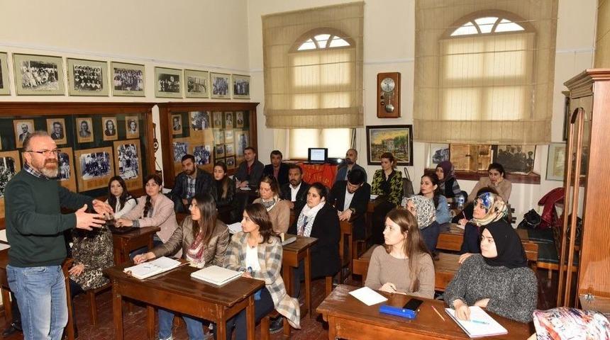 Yabancılara T&uuml;rk&ccedil;e &Ouml;ğretecek Eğitimcilerin Eğitimine Başlandı