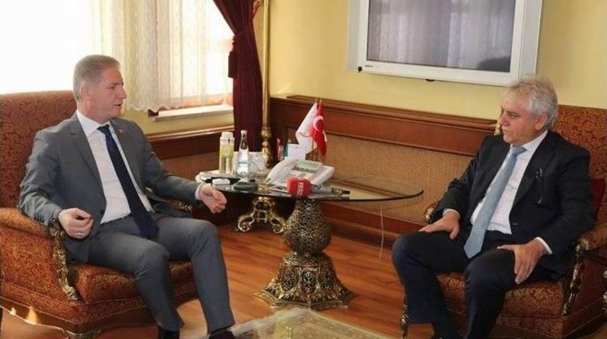 İstanbul&rsquo;daki Sivaslı İşadamlarından, Vali G&uuml;l&rsquo;e Ziyaret