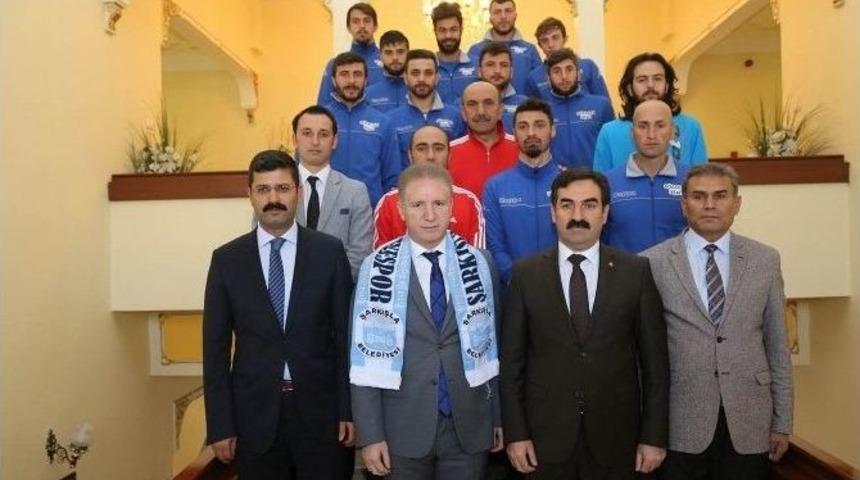 Şarkışla Belediyespor Kul&uuml;b&uuml;, Vali G&uuml;l&rsquo;&uuml; Ziyaret Etti