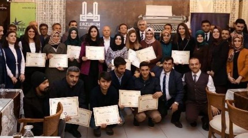 Yazarlık Akademisi İkinci D&ouml;nem Mezunlarını Verdi