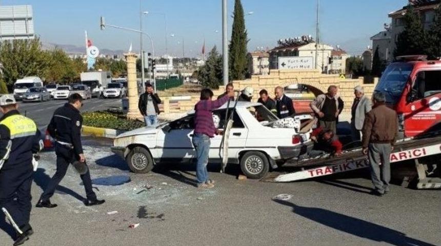 Adıyaman&rsquo;da Otomobil Takla Attı: 4 Yaralı