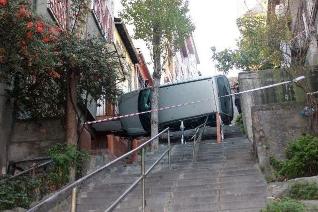 Şişli&rsquo;de Ticari Ara&ccedil; Merdivenlerden U&ccedil;tu