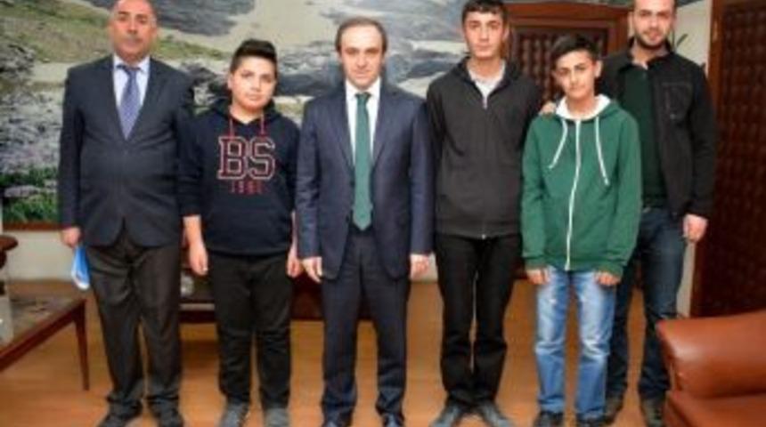 Hakkari&rsquo;de Altın &Ouml;d&uuml;ll&uuml; Satran&ccedil; Turnuvası