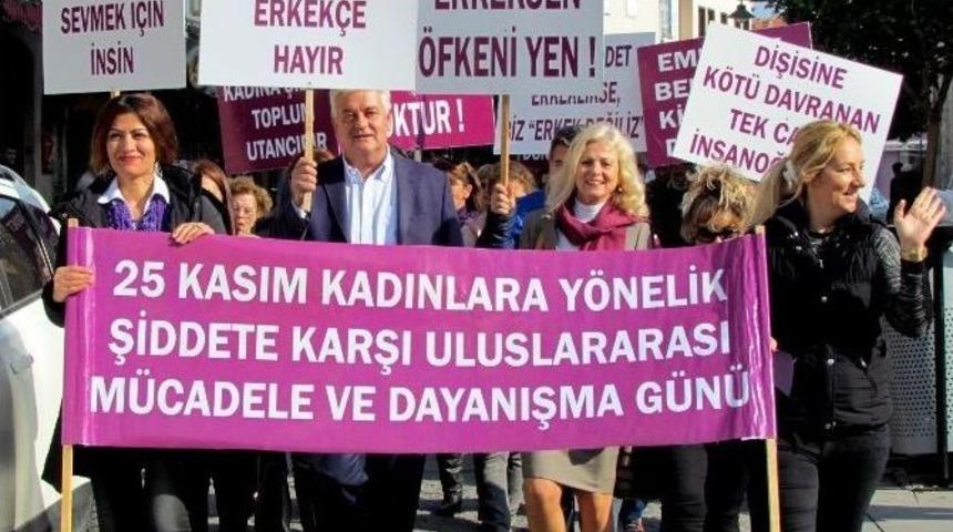 &Ccedil;eşmeli Kadınlar &rsquo;şiddete&rsquo; Karşı Y&uuml;r&uuml;d&uuml;