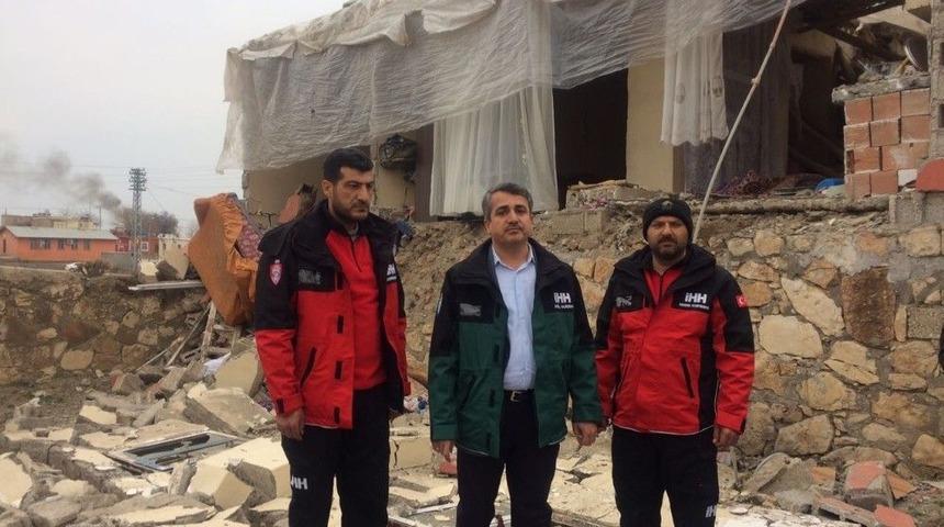 İhh Acil Kurtarma Ekibi Deprem B&ouml;lgesinde