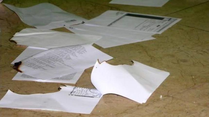 Otomobille Girdiği Banka Şubesini Yakmak Isterken Yakalandı