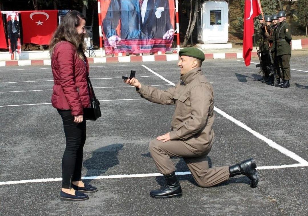 Yemin T&ouml;reninde S&uuml;rpriz Evleneme Teklifi