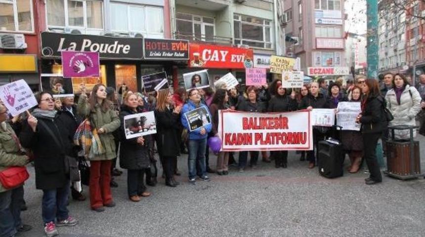 Balıkesir'de Kadınlar Şiddete Karşı Eylem Yaptı