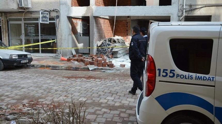 Manisa’da İnşaattan Düşen İşçi Ağır Yaralandı