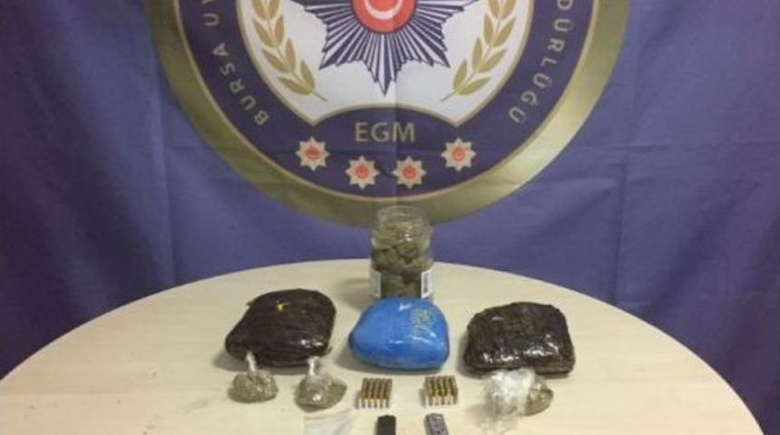 Kargo Paketinden Esrar &Ccedil;ıktı