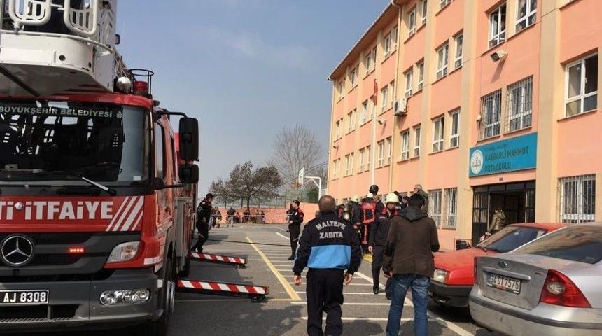 Maltepe&rsquo;de Ortaokulda Korkutan Yangın