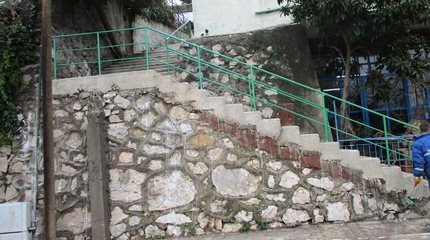 İzmit&rsquo;te Korkuluk &Ccedil;alışmaları Devam Ediyor