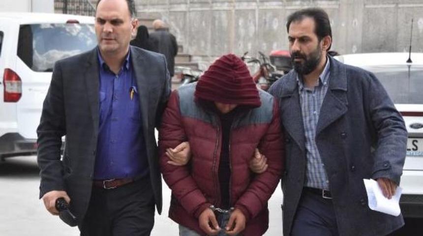 Bankada Parası Varmış Gibi Yapıp, Telefon Dolandırıcılarını Yakalattı