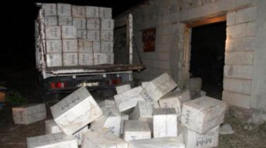 Muradiye'de 111 Bin Paket Ka&ccedil;ak Sigara Ele Ge&ccedil;irildi