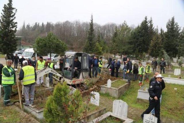 Depremde Ölen Hicran'ın Ailesi Dna Testi Istedi 28 Mezar Açıldı