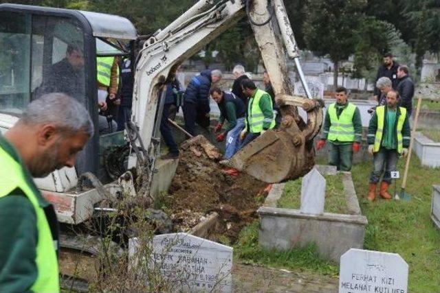 Depremde Ölen Hicran'ın Ailesi Dna Testi Istedi 28 Mezar Açıldı