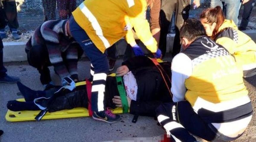 Antalya'da Trafik Kazası: 1 &Ouml;l&uuml;, 3 Yaralı