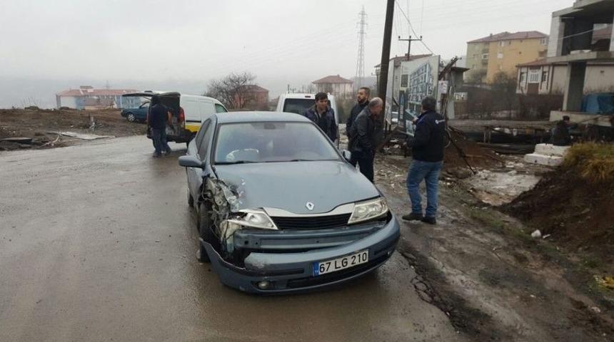 Otomobiller Kafa Kafaya &Ccedil;arpıştı: 1 Yaralı