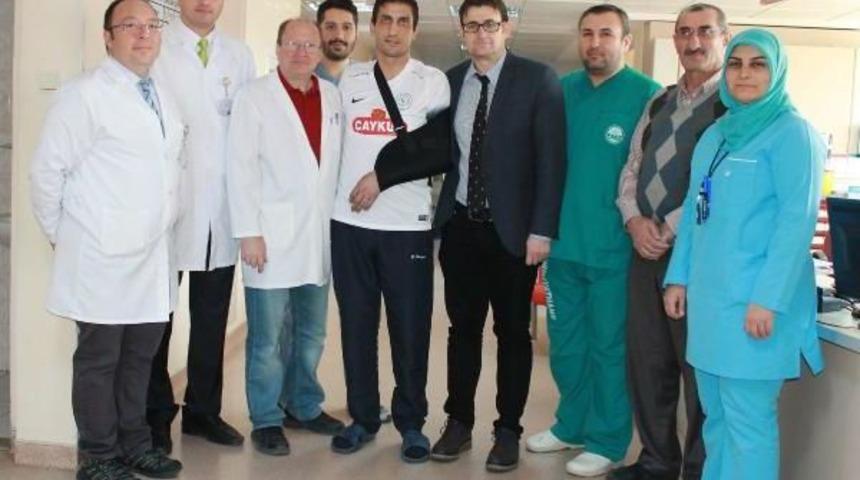 Kazada Aort Damarı Yırtılan S&uuml;r&uuml;c&uuml;y&uuml; Zamanla Yarış Kurtardı