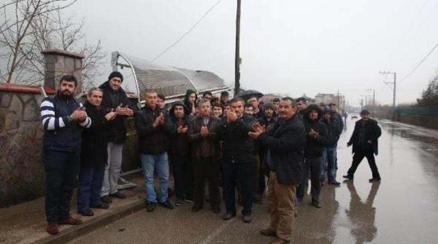 7 Yaşındaki Enes'in &Ouml;ld&uuml;ğ&uuml; Kazaya, Mahallelilerden Tepki