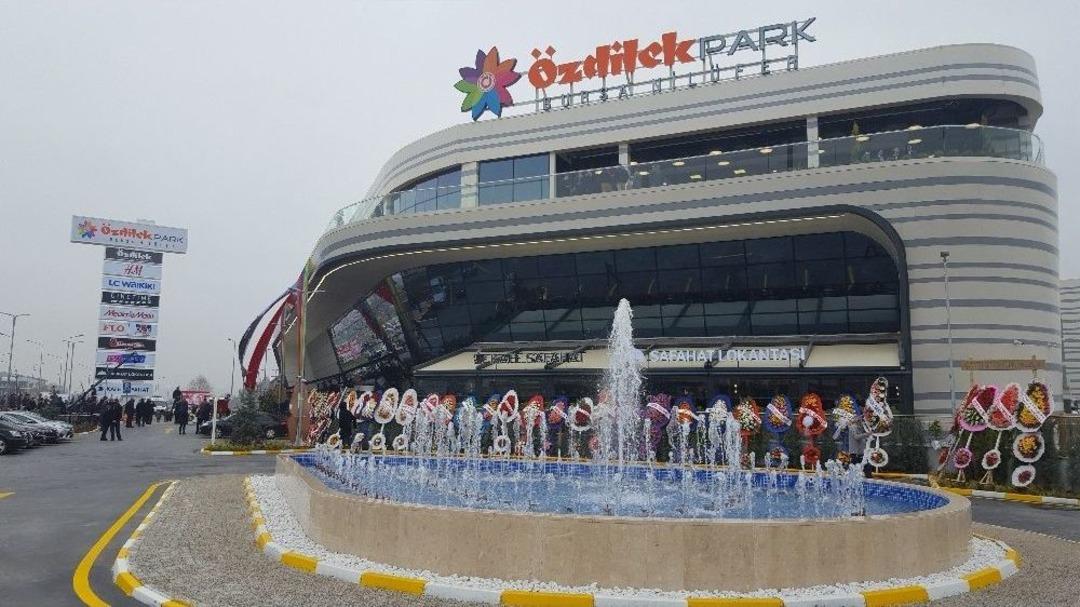 &Ouml;zdilekpark Avm G&ouml;rkemli T&ouml;renle A&ccedil;ıldı