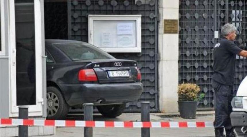 Kardeşinin intikamını almak i&ccedil;in saldırdı