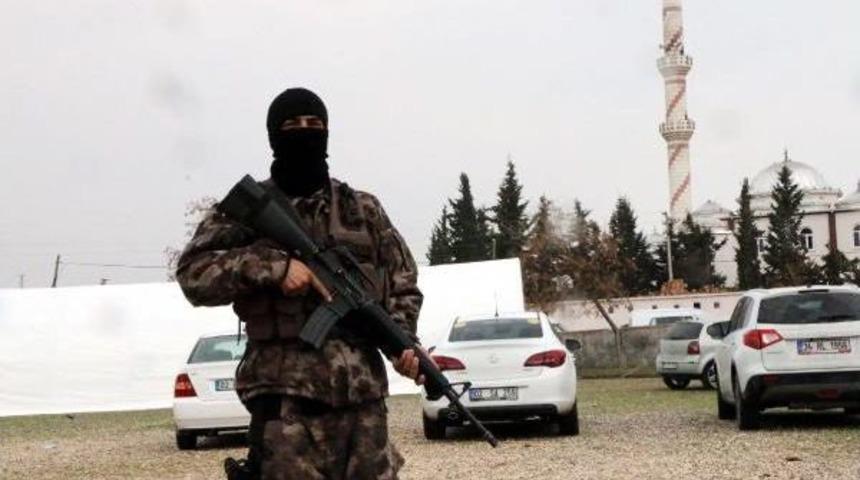 Gece Art&ccedil;ılarla Sarsılan Samsat'ta, Deprem Korkusu S&uuml;r&uuml;yor (3)