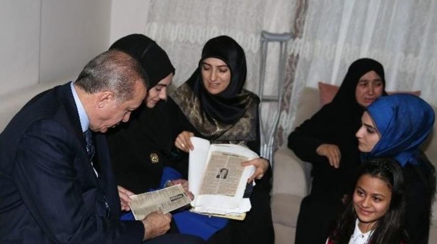 Cumhurbaşkanı Erdoğan, 15 Temmuz Şehidinin Ailesini Ziyaret Etti