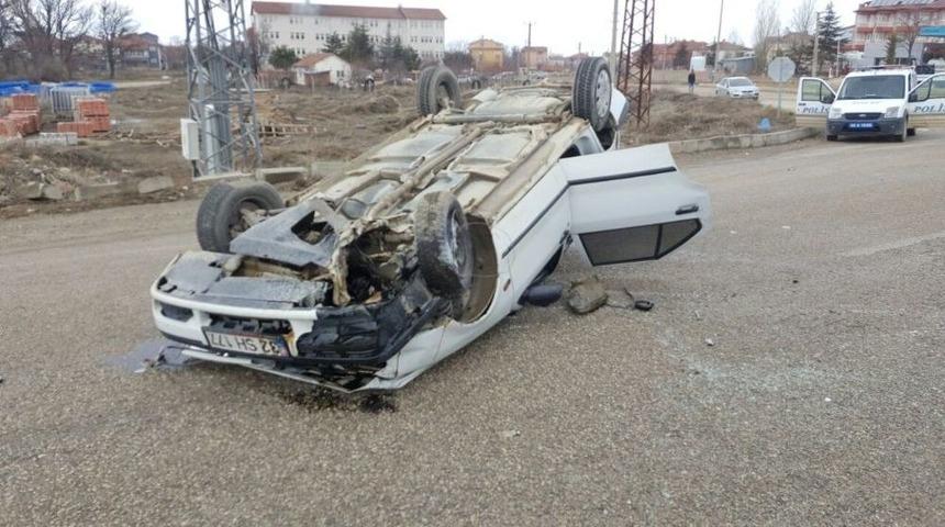 Tarım Aracının &Ccedil;arptığı Otomobil Takla Attı: 1 Yaralı