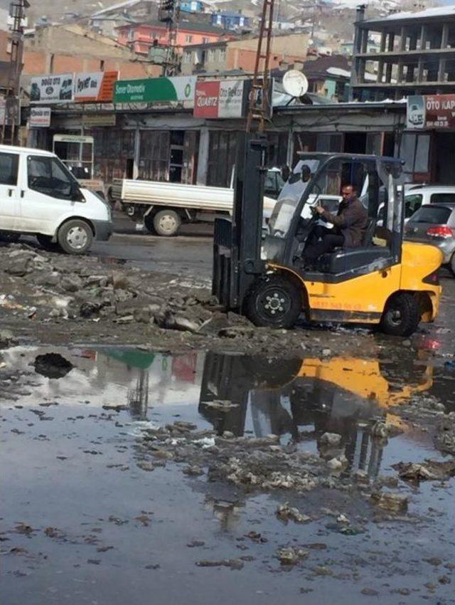 Özalp İlçesinde Kar Temizleme Çalışması