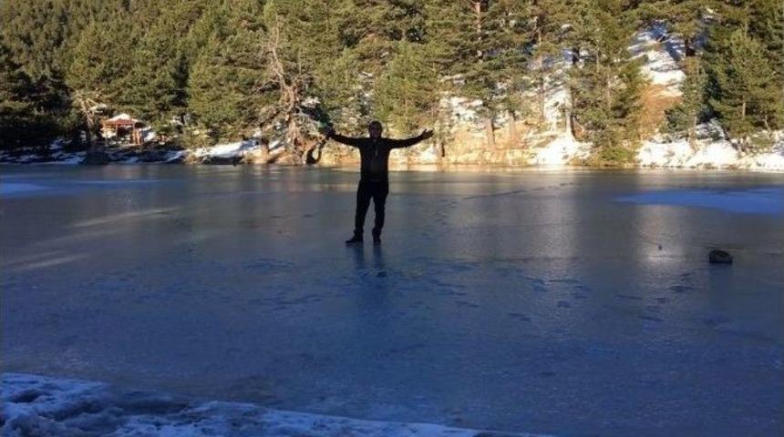 Limni G&ouml;l&uuml; Buz Tuttu