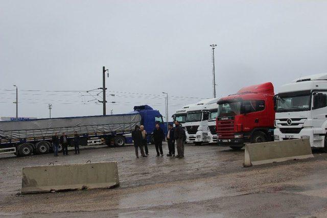 İskenderun Limanında Tır Şoförlerinin Tuvalet İsyanı