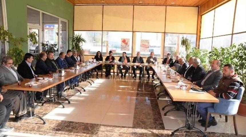 Bah&ccedil;e Tarımı, Bah&ccedil;e&rsquo;de Masaya Yatırıldı