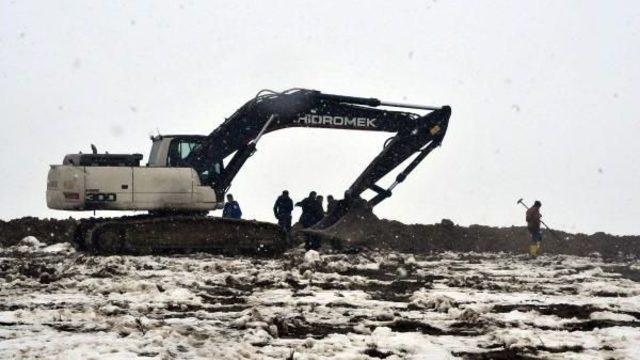 Yüksekova'da 1830 Toki Konutunun Temel Atma Çalışmaları Başladı