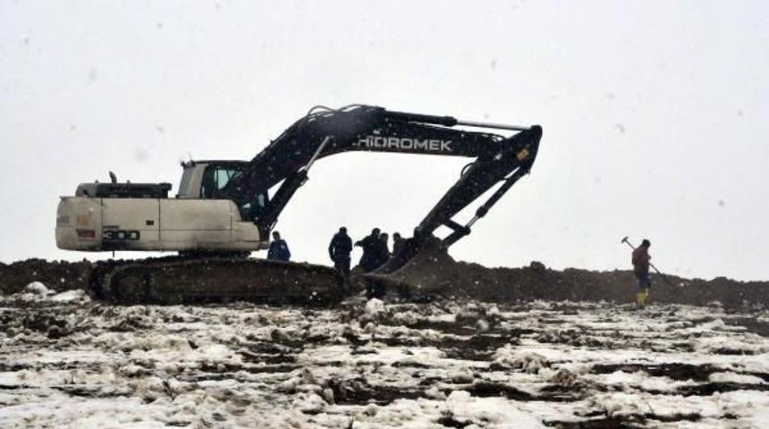 Yüksekova'da 1830 Toki Konutunun Temel Atma Çalışmaları Başladı